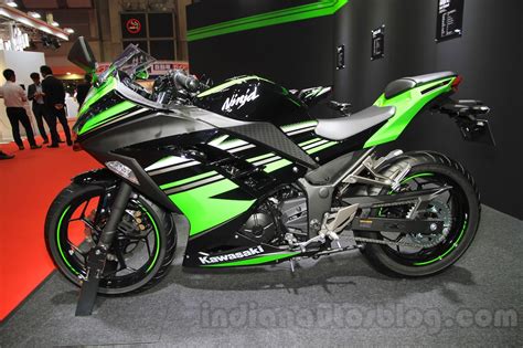 Kawasaki Ninja 250 ABS profile at the 2015 Tokyo Motor Show