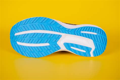 Cut in half: Saucony Triumph 19 Review | RunRepeat