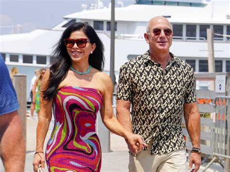 Jeff Bezos & Lauren Sánchez Enjoy Lots of PDA During Engagement Trip