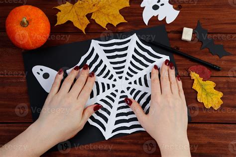 Halloween DIY. instructions for making a spider web from paper. 3297382 ...