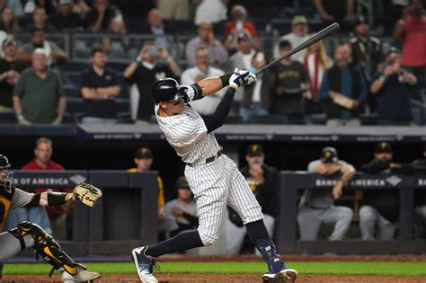 Yankees’ Aaron Judge Hits 60th Home Run of Season - The New York Times