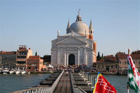 In Venice, Il Redentore big party without fireworks display - italiani.it