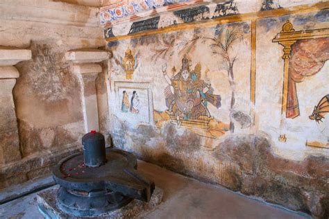 Linga with a Nayaka Painting, Inside Wall of Northern Cloister, Brihadisvara Temple Complex ...