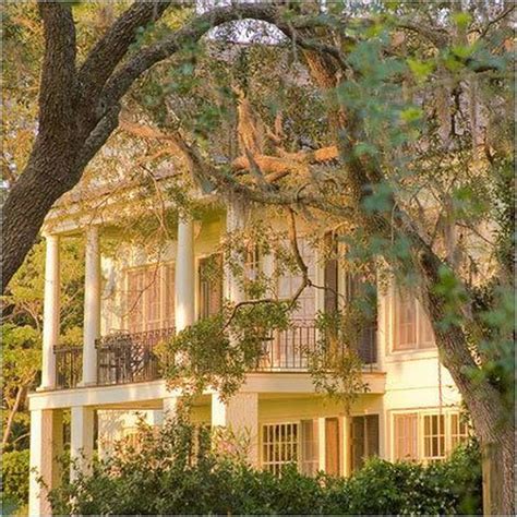 Awesome 43 Stylish Antebellum Homes Ideas For You. More at https://decoratrend.com/2019/05/13/43 ...