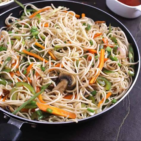 Vegetable Hakka Noodles | How to make Veg Noodles - Cook with Kushi