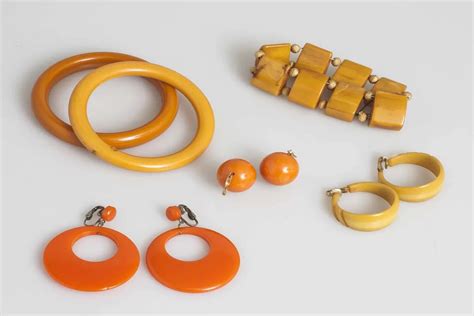 What Is Bakelite Jewelry?