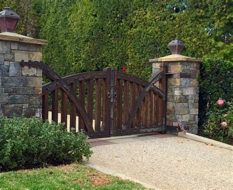 gates - Yahoo Image Search results | Wood gates driveway, Wooden garden ...