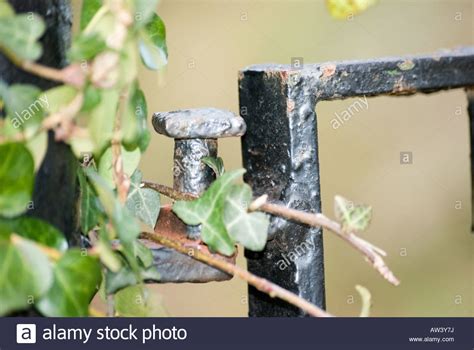 Gate hinge hi-res stock photography and images - Alamy