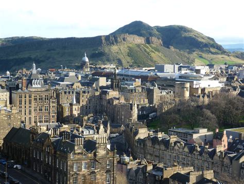 File:View of Arthur's Seat from Edinburgh Castle.JPG - Wikimedia Commons