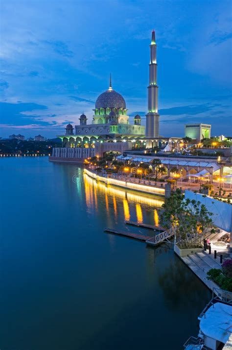 Night View of Putrajaya Mosque Stock Photo - Image of building, minaret ...