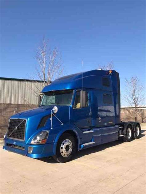 Volvo VNL 780 (2010) : Sleeper Semi Trucks