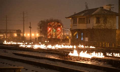 Fire used to melt ice on Chicago train tracks during polar vortex