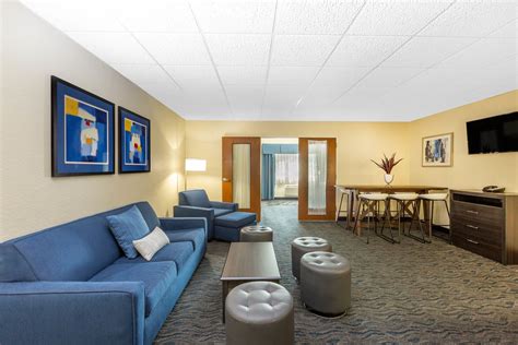 Baymont by Wyndham Des Moines Airport | Des Moines, IA Hotels