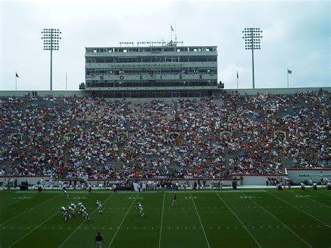 File:Virginia Tech Lane Stadium press box 2003.jpg - Wikipedia