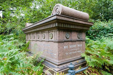 West Cemetery - Highgate Cemetery | Highgate cemetery, Cemetery, Cemeteries