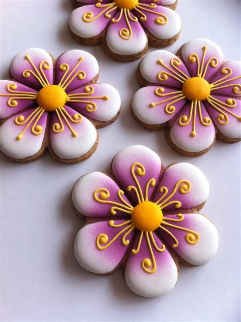 Bright and beautiful flower cookies Pretty Cookies, Fancy Cookies, Iced Cookies, Cupcake Cookies ...