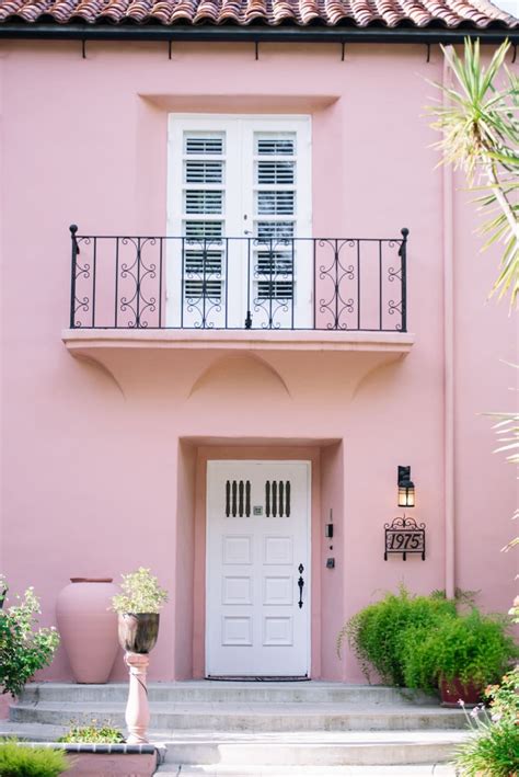 MY FAVORITE PINK HOUSES ON THE INTERNET | Pink house exterior, Pink ...