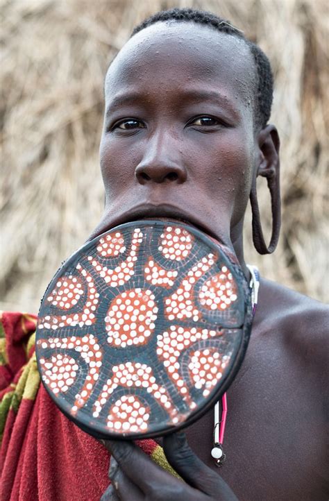 Mursi woman with large lip plate. | 写真 文字, 写真, アフリカ