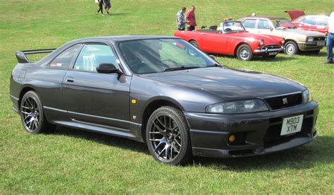 File:Nissan Skyline R33 GT-R manufactured 1995 first registered in UK ...