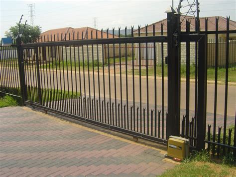 Palisade Fencing - Steel Security Man