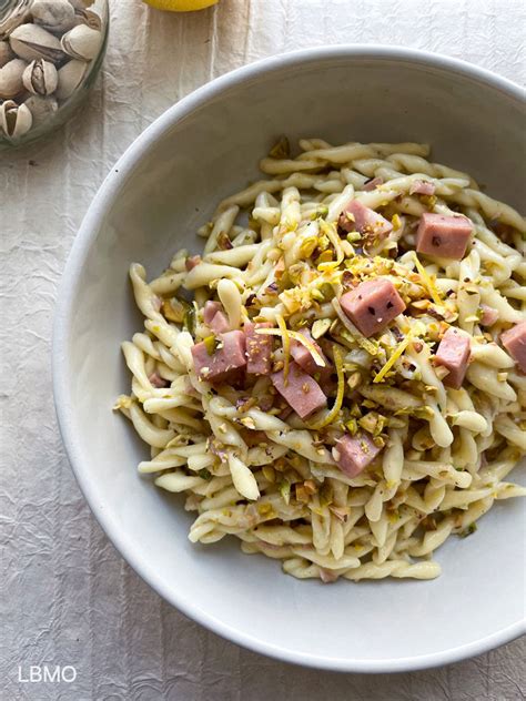 Pasta with mortadella and pistachios - Pasta con mortadella e pistacchi ...