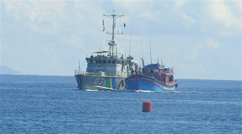 Vietnamese ‘blue boats’ escorted into Honiara | SIBC