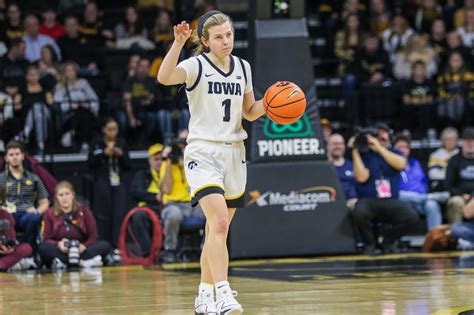 Molly Davis, headband and all, playing huge for Iowa women - Hawk Fanatic