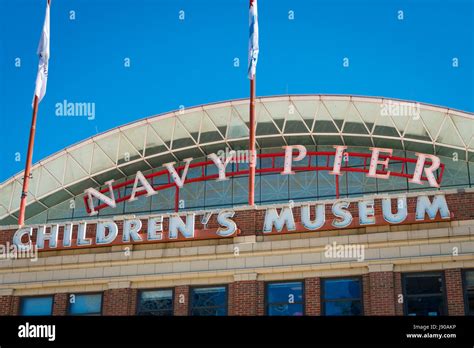 Navy pier chicago museum hi-res stock photography and images - Alamy