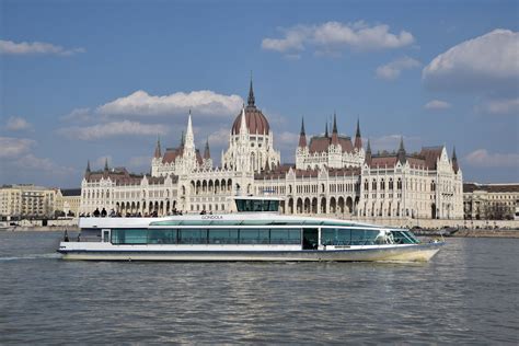 [SALE] Morning or Afternoon Sightseeing Cruise on Danube River in Budapest - Ticket KD