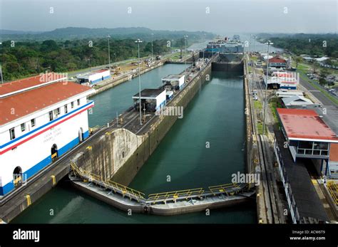 The Panama Canal lock system with lock gates closed and ship entering Stock Photo: 7561736 - Alamy