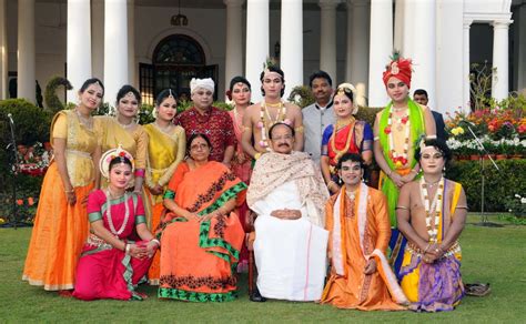 India Vice President hosts tableaux artistes of Republic Day Parade ...