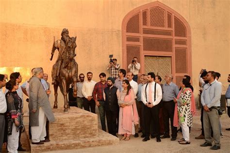 Pakistan unveils Maharaja Ranjit Singh statue in Lahore - SinghStation