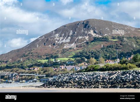 Penmaenmawr mountain hi-res stock photography and images - Alamy