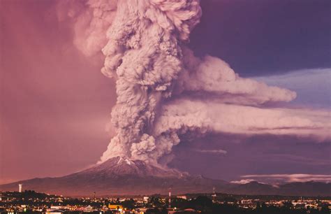 Vulcão Calbuco entrou em erupção no Chile