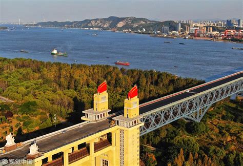Nanjing Yangtze River Bridge carries a new look - Chinadaily.com.cn