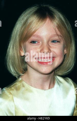 DAKOTA FANNING 'I AM SAM' FILM PREMIERE LOS ANGELES USA 03 December ...