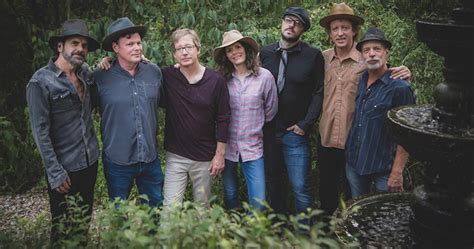 Edie Brickell & New Bohemians Share ‘Horse’s Mouth’ Single | LaptrinhX / News