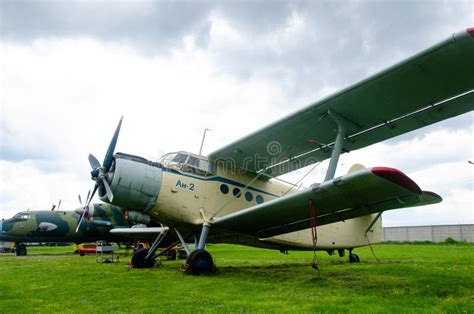 Old Soviet Biplane Antonov An-2 Colt Aircraft Stock Photo - Image of industry, field: 97372678