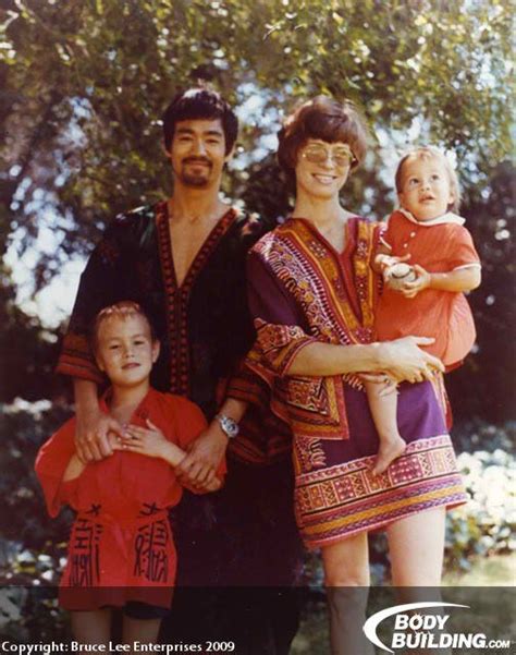 Bruce with his family - Bruce Lee Photo (27040576) - Fanpop