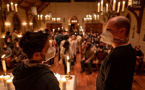 ‘Midnight Mass,’ Netflix horror series by TU alumni, debuts to critical acclaim | Towson University