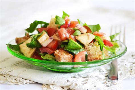 Panzanella with Mozzarella and Baby Spinach | MYREILLE RECIPES