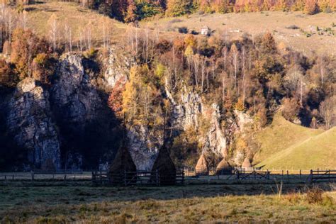 Haystack Silhouette Stock Photos, Pictures & Royalty-Free Images - iStock