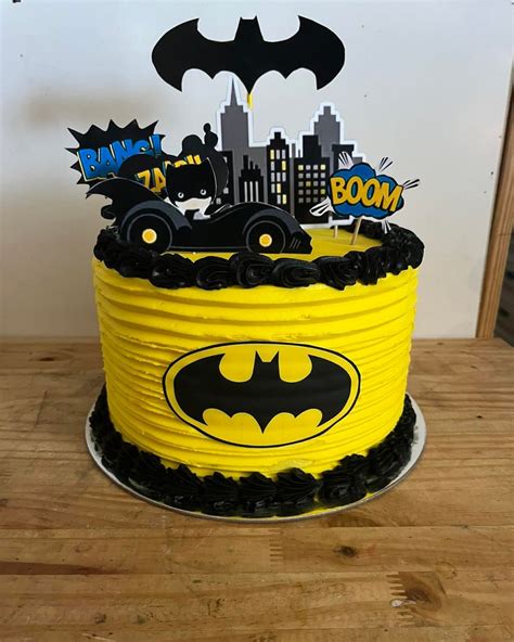 Share 157+ batman cake decorations super hot - seven.edu.vn