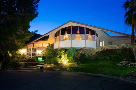 Elvis Presley's House in Palm Springs, CA (Listed for $5.9 Million)