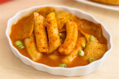 Simple Tteokbokki (Spicy Korean Rice Cakes) - Baek Jong Won | chopsticks and flour