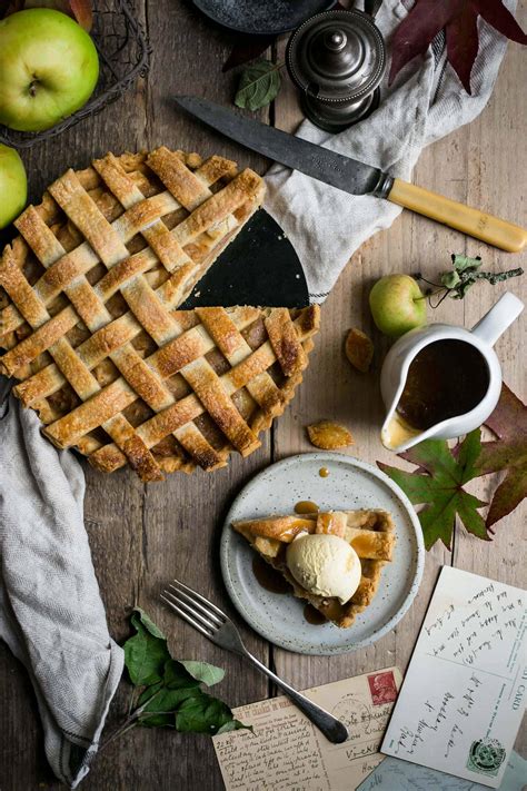 Apple Pie with Caramel Sauce (Vegan) | Anna Banana