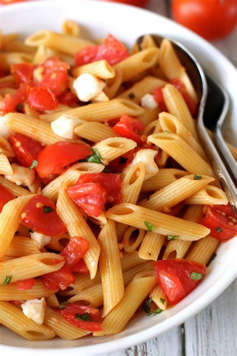 Pasta with fresh tomato sauce and mozzarella - Green Valley Kitchen