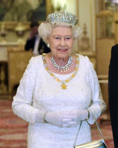 Elizabeth II's jewels - Wikipedia
