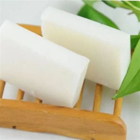 Natural Goat Milk Soap Base, Packaging Size: 1 Kg at Rs 185/kg in New Delhi