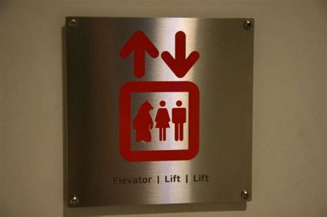 Funny Elevator Signs (32 photos) | KLYKER.COM